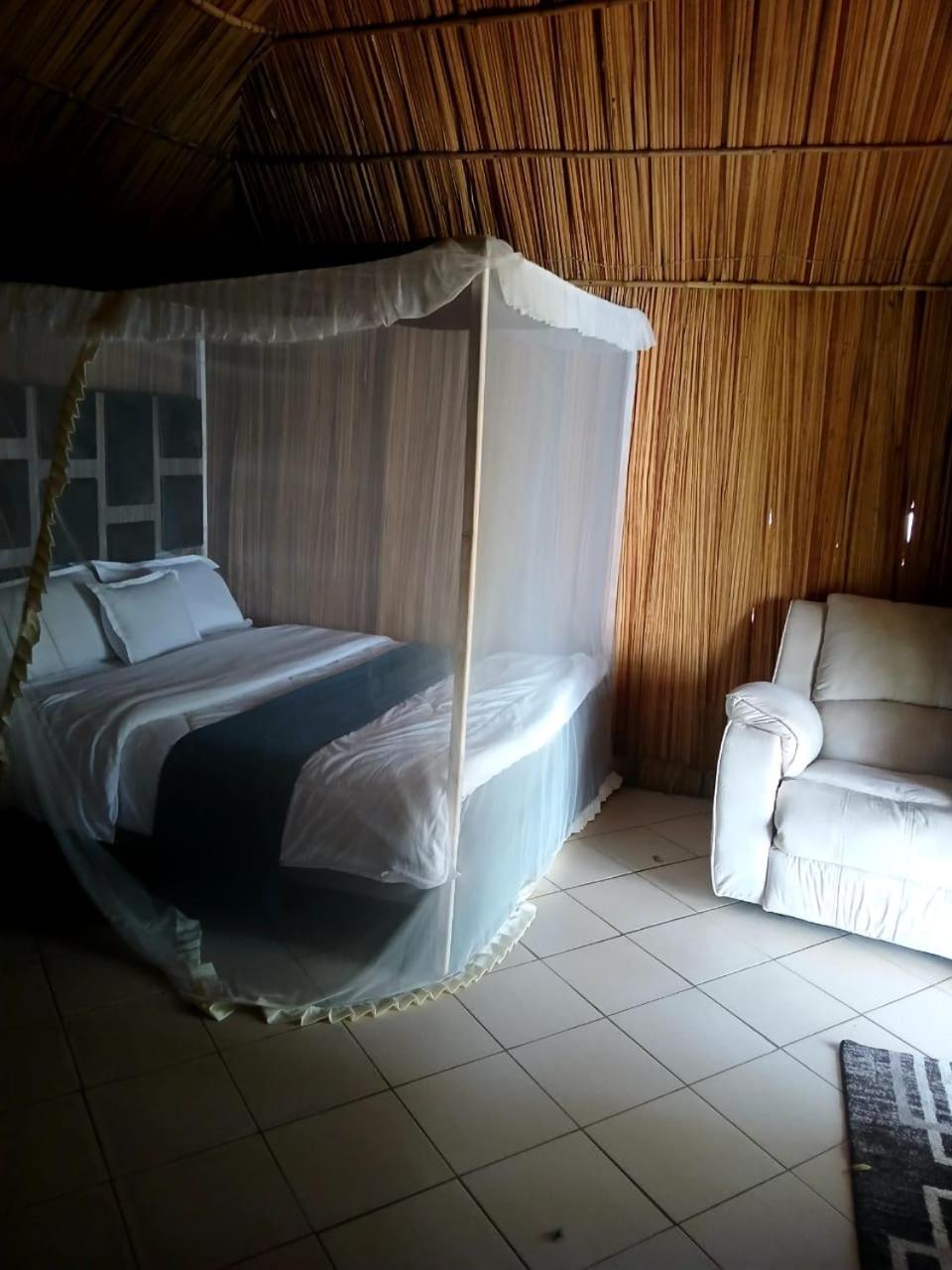Ches Bay Resort Nangina Buitenkant foto